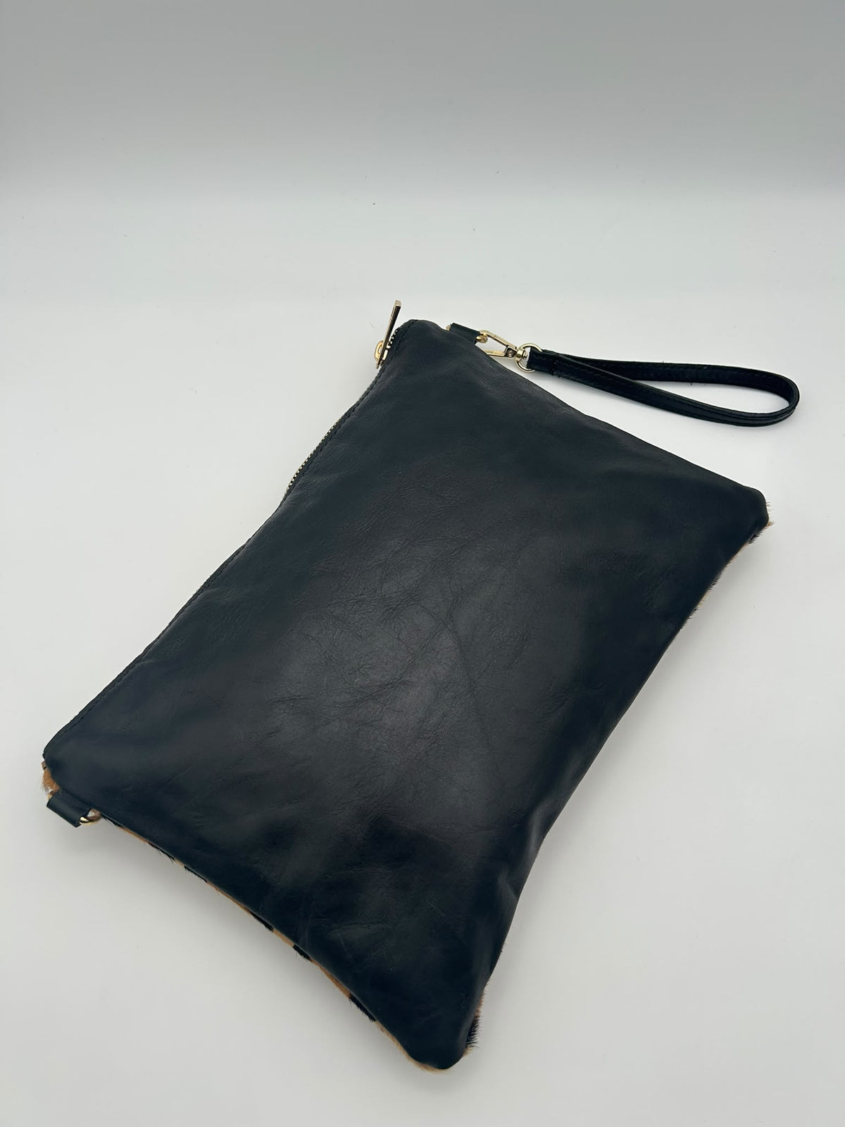Pochette LEOPARD - maculata con tracolla nera